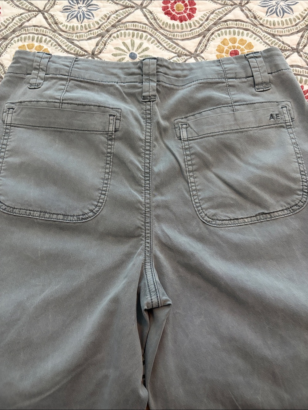 American Eagle Outfitters cargo pants, size 8. - Picture 12 of 13